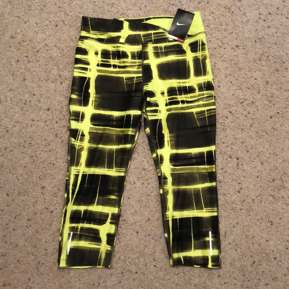 NWT Nike crop leggings